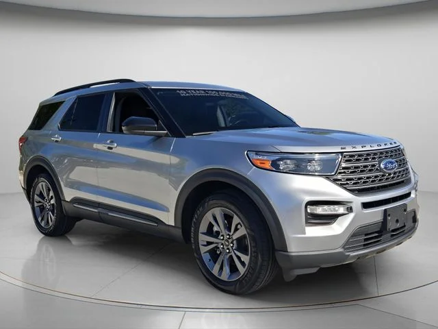 Used 2023 Silver Ford XLT image 9