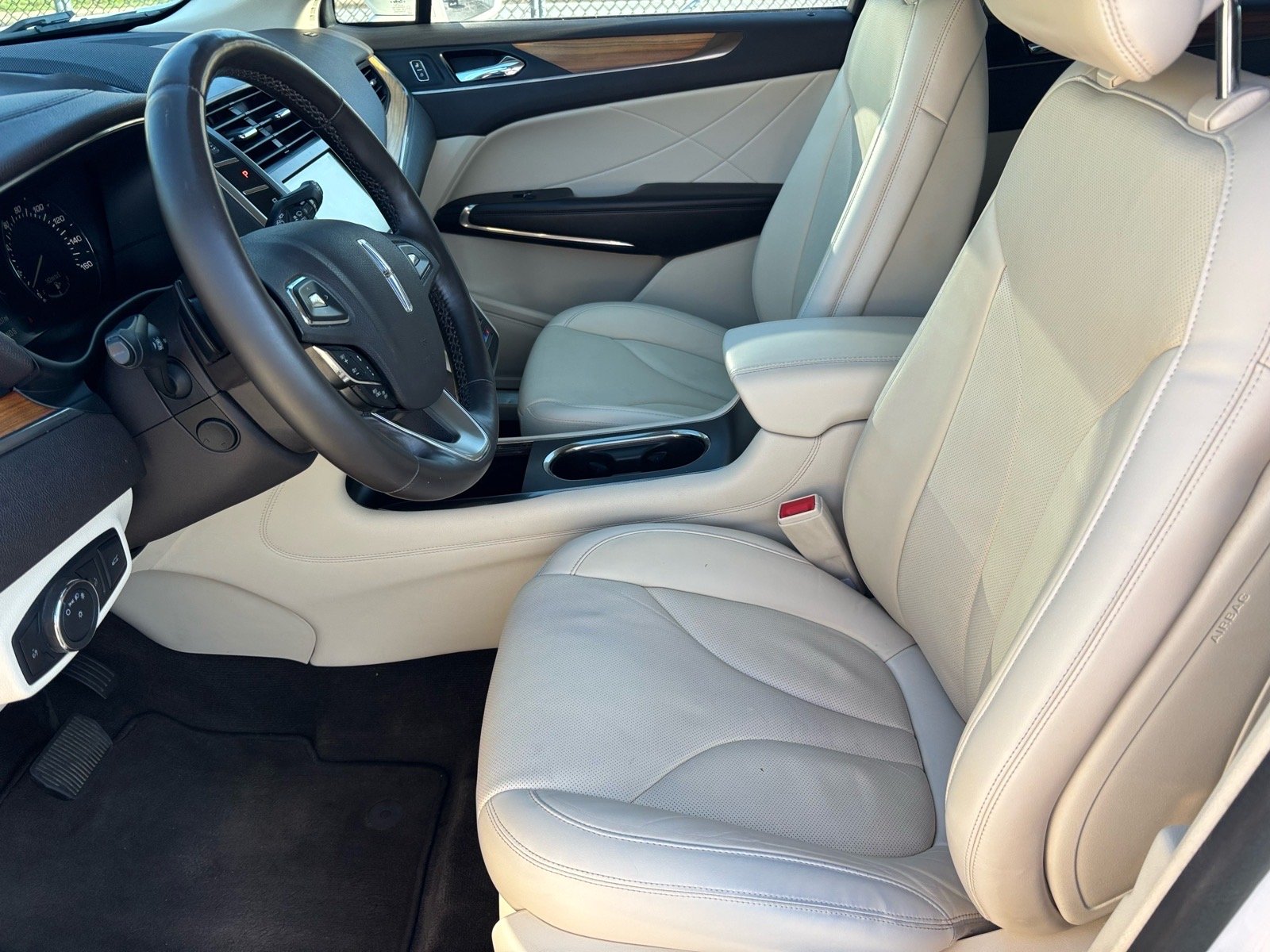 Used 2015 White Platinum Tri-Coat Metallic Lincoln Base image 9