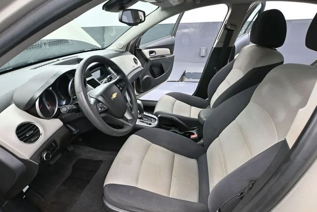 2013 Chevrolet Cruze LS - Photo 20