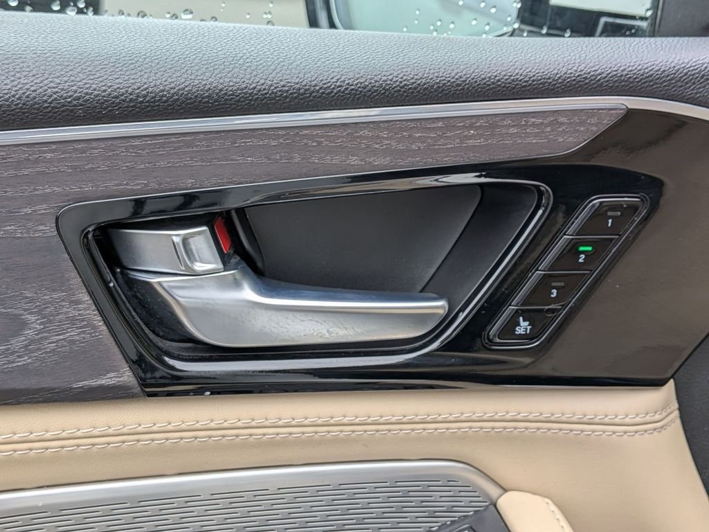 Used 2023  Acura Advance image 13
