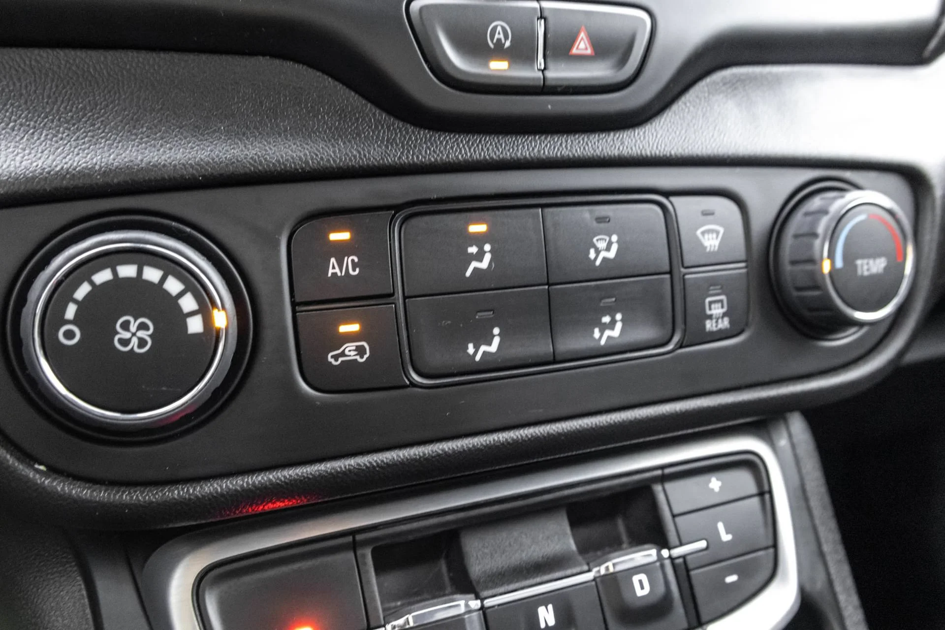 Used 2024 Sterling Metallic GMC SLE image 29