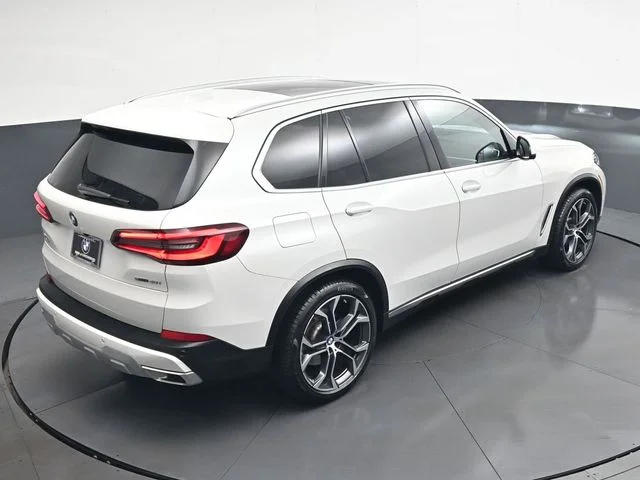 Used 2023 White BMW sDrive40i image 31