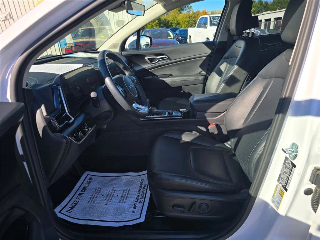 Used 2025 White Kia EX image 9