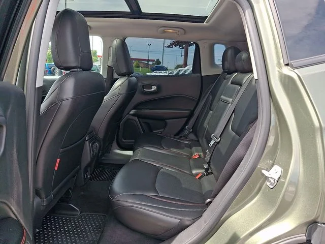 Used 2018 Green Jeep Trailhawk image 10