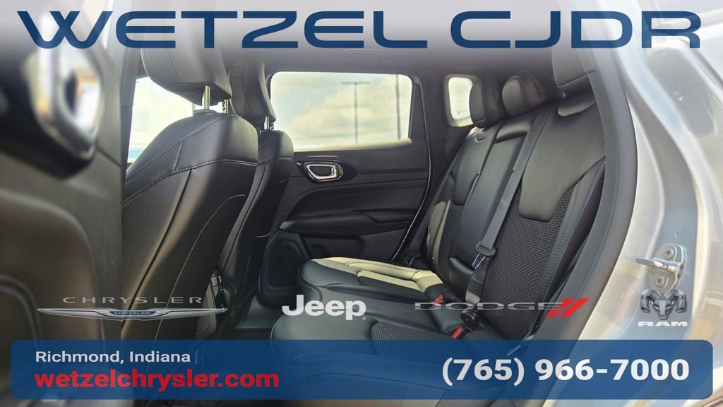 New 2026 Silver Zynith Metallic Clearcoat Jeep Latitude image 25