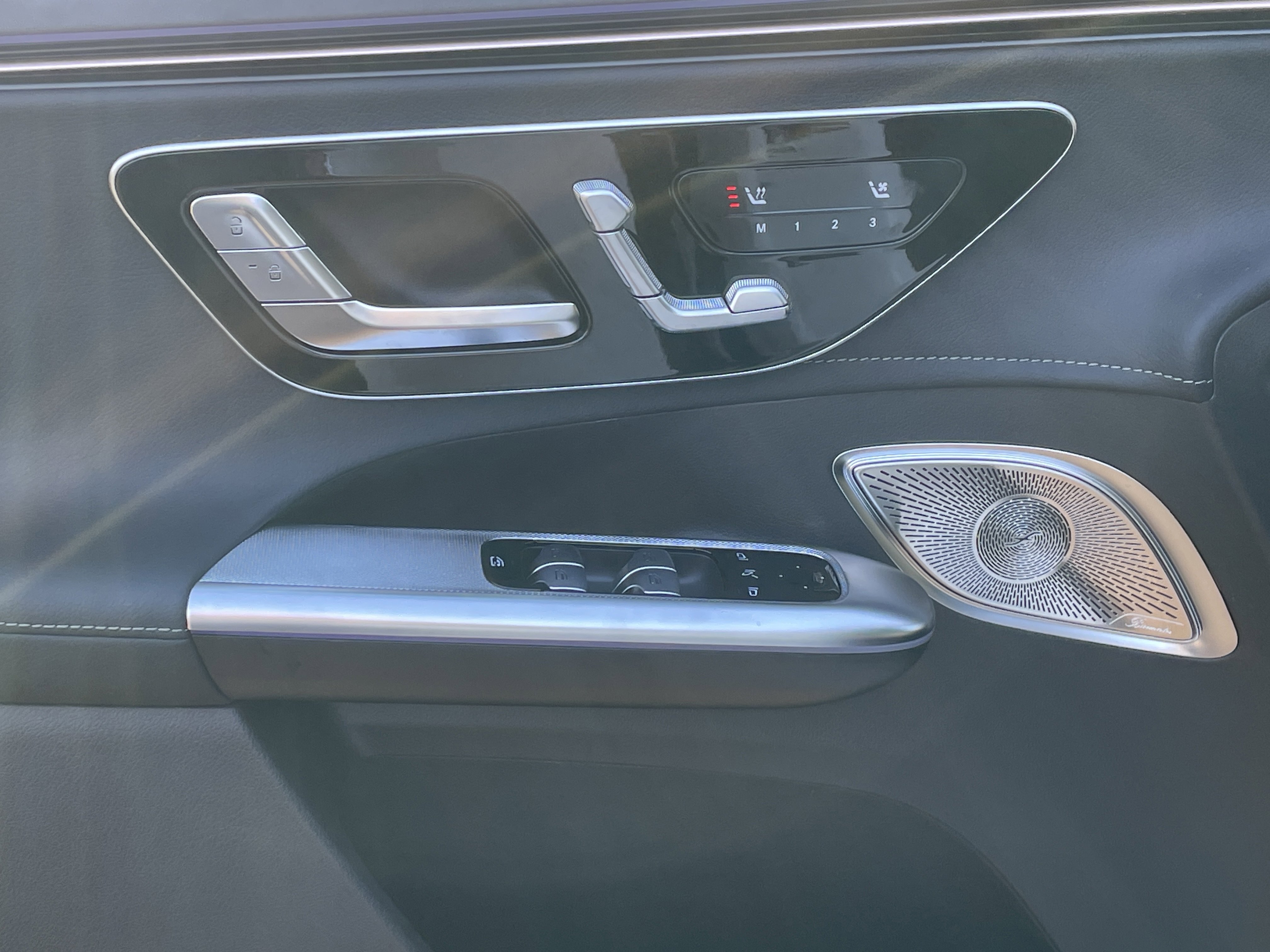 New 2026 Polar White Mercedes-Benz EQE 320 4MATIC® SUV image 16