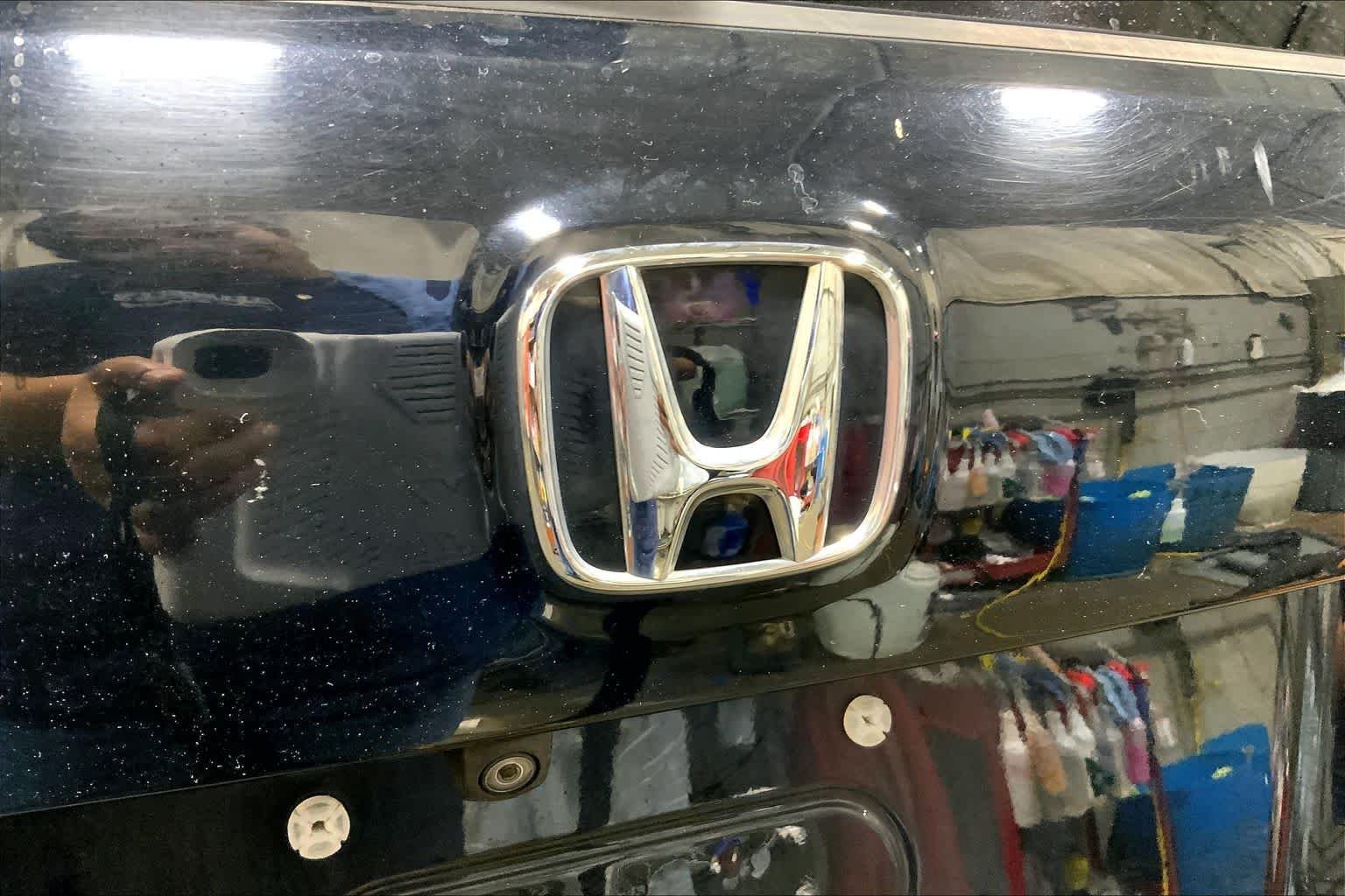 Used 2016 Crystal Black Pearl Honda EX-L image 31