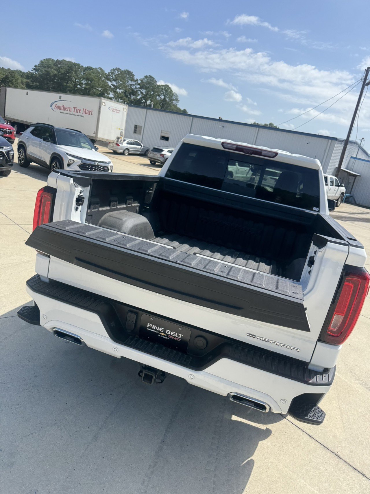 Used 2023 SUMMIT WHITE GMC Denali image 8
