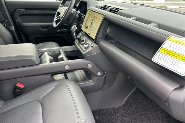 New 2026 Santorini Black Land Rover S image 14
