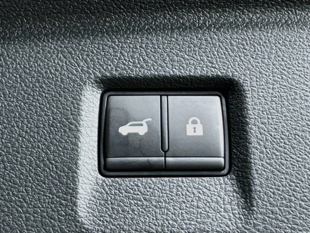 Certified Used 2026 Black INFINITI LUXE image 36
