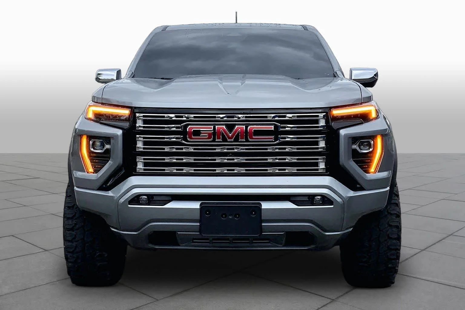 Used 2024 Sterling Metallic GMC 4WD Denali image 4