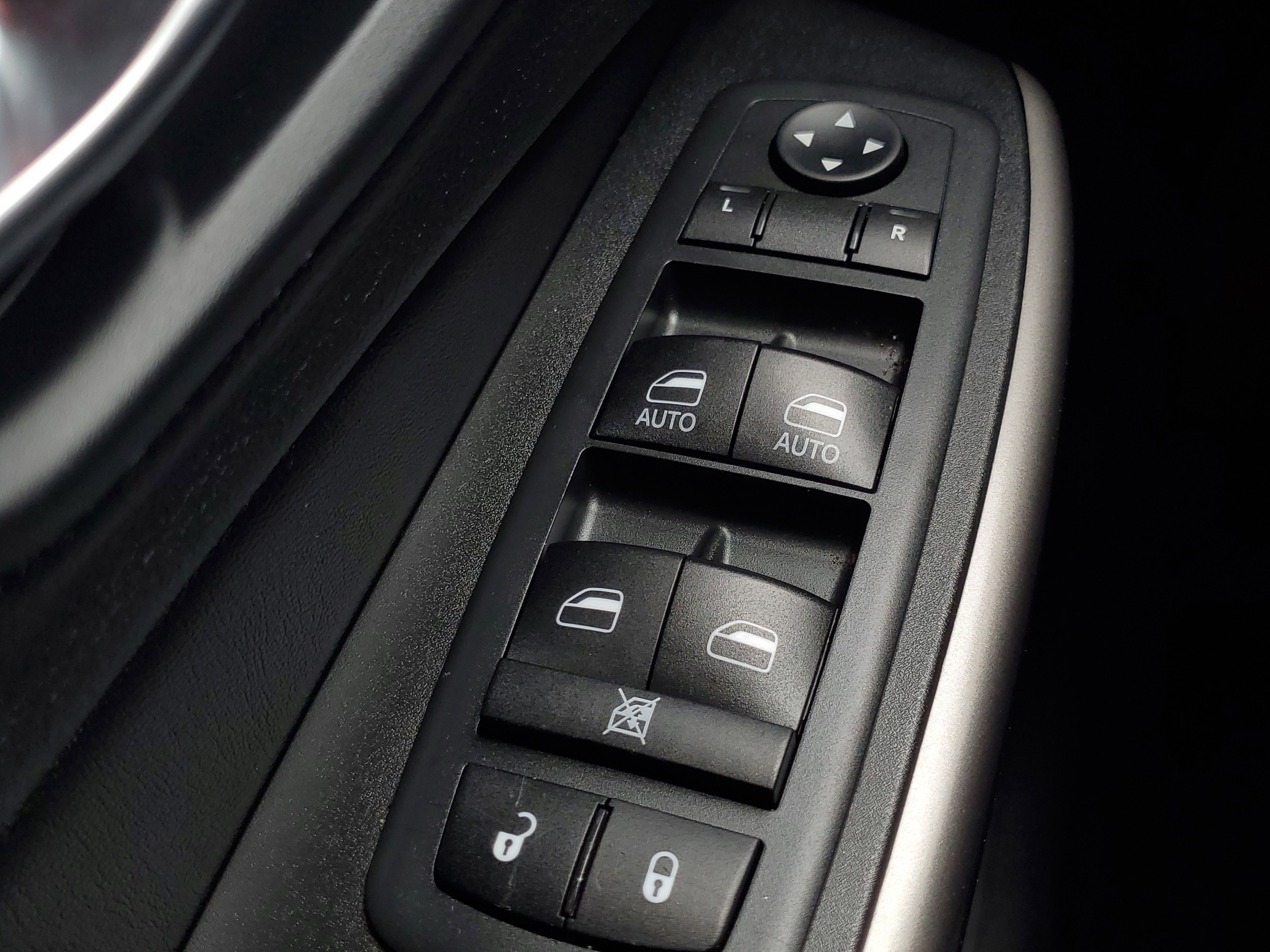 Used 2020 Diamond Black Crystal Pearlcoat Jeep Latitude Plus image 19