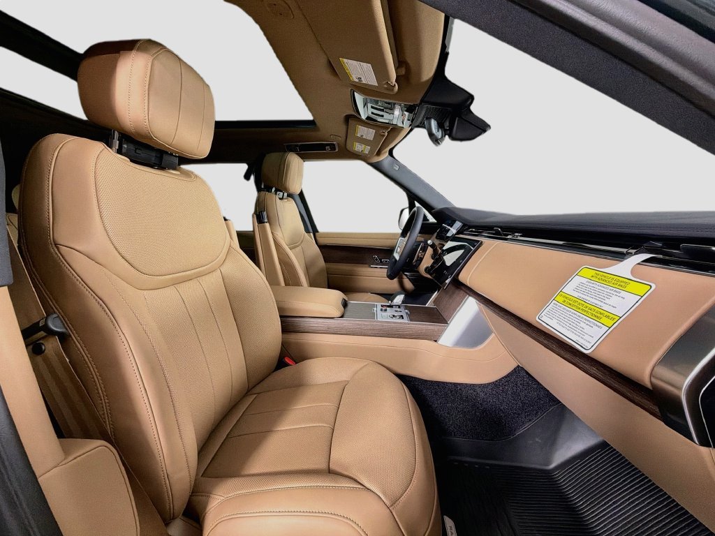 New 2027 Belgravia Green Land Rover SE image 30