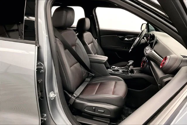 Used 2025 Sterling Gray Metallic Chevrolet RS image 8