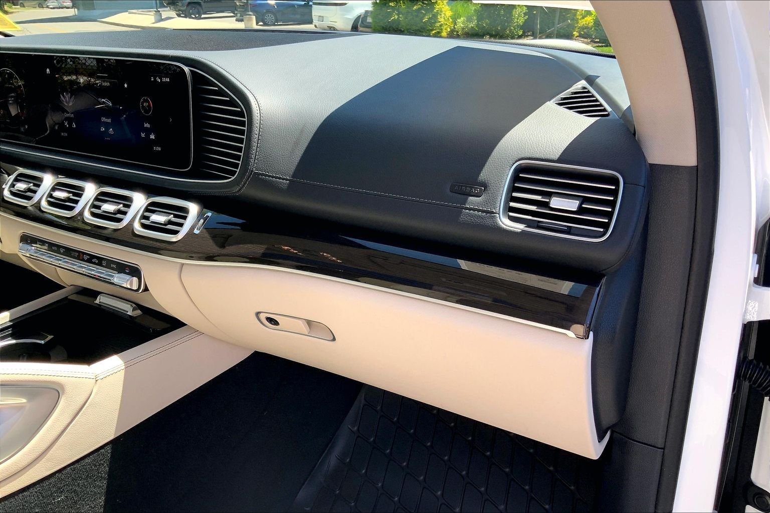 Used 2025 Polar White Mercedes-Benz GLS 450 image 18