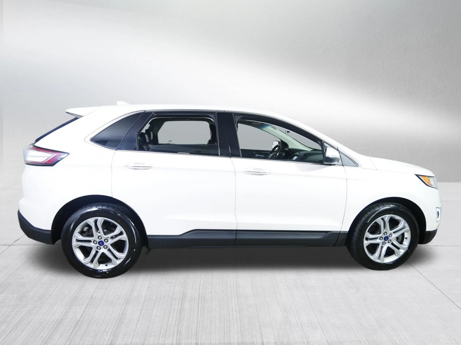 Used 2018 White Platinum Metallic Tri-Coat Ford Titanium image 8