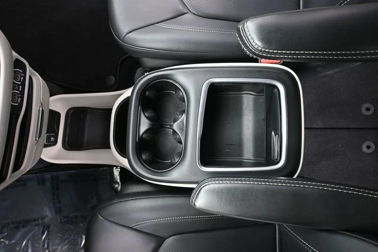 Used 2024 Red Chrysler Touring L image 34