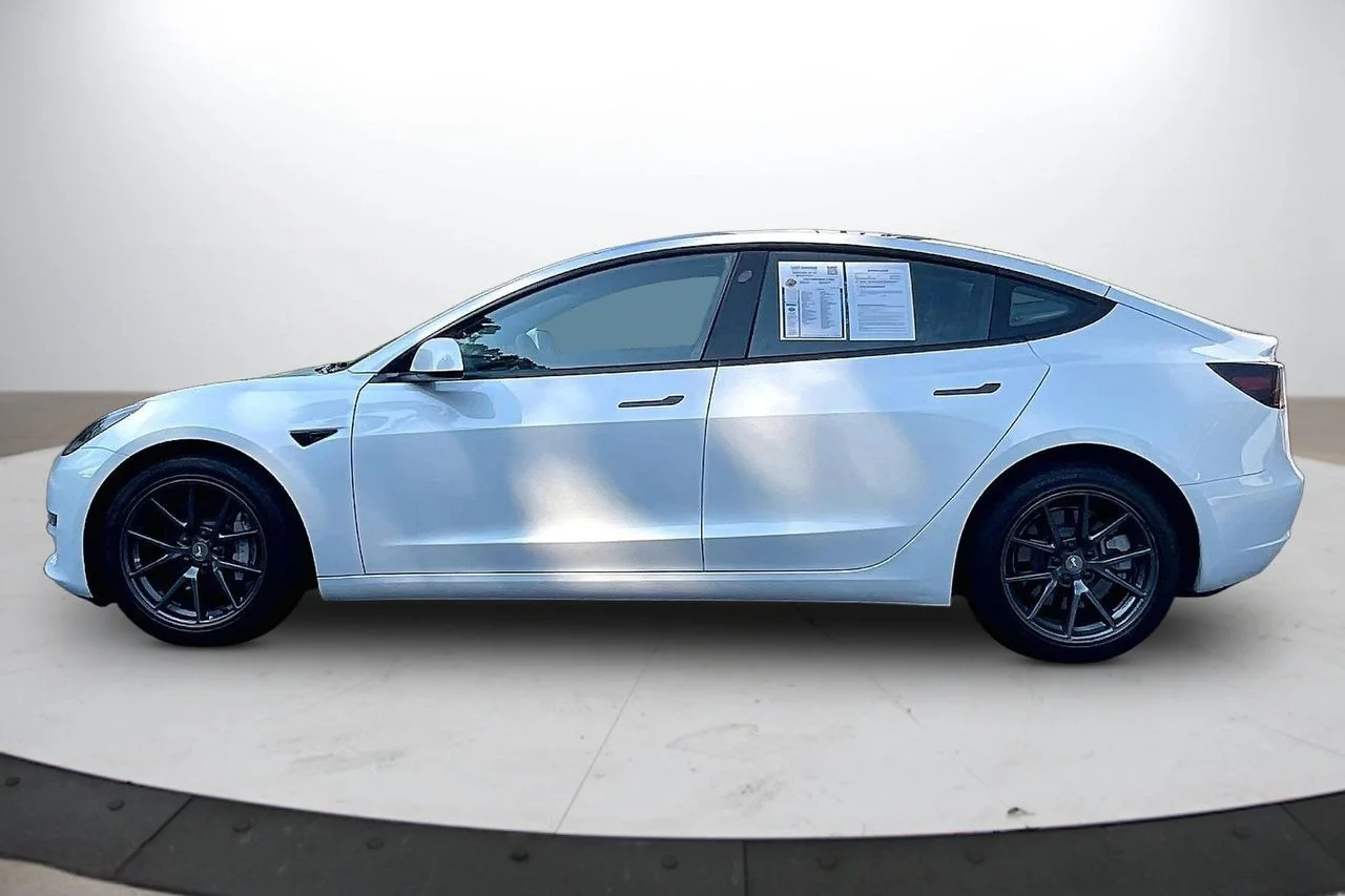 Used 2023  Tesla Base image 5