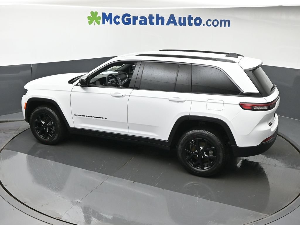 New 2026 Bright White Clear-Coat Exterior Paint Jeep Altitude image 23