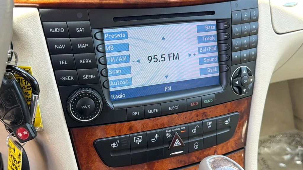 Used 2005  Mercedes-Benz E 320 image 15