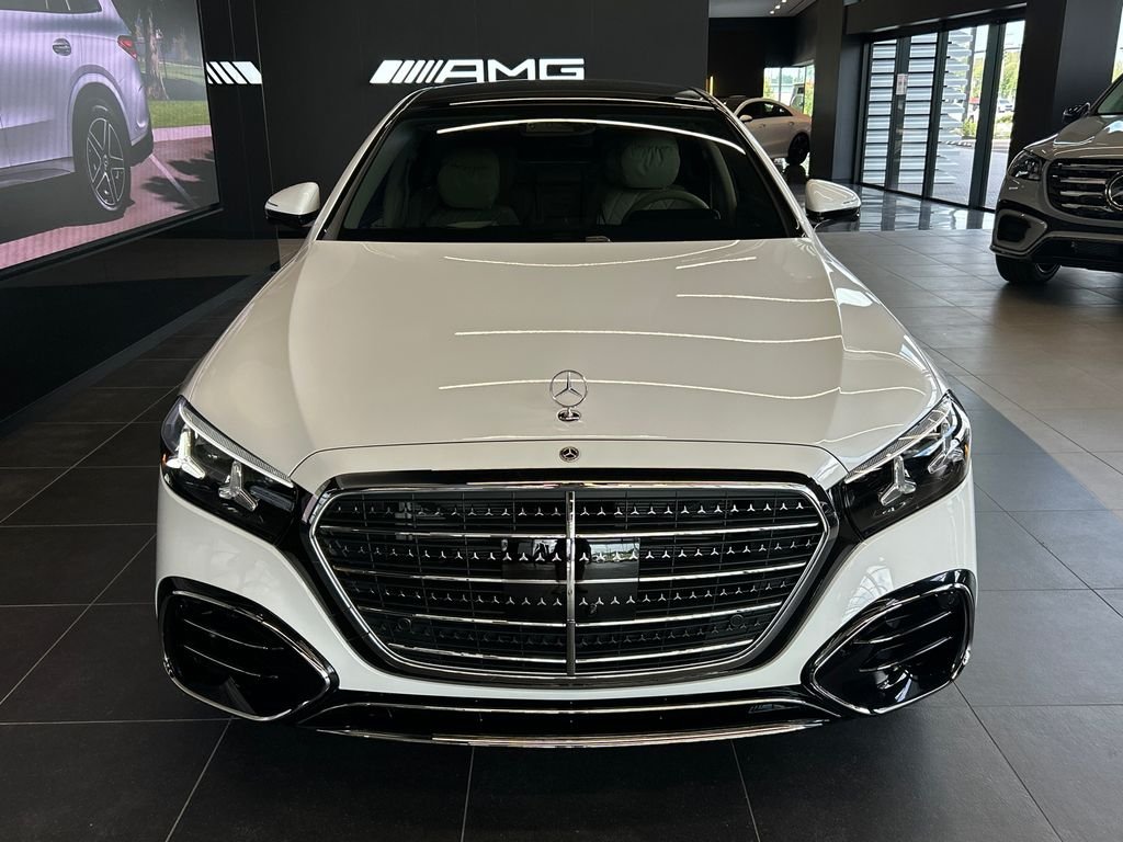 New 2027 MANUFAKTUR Moonlight White Metallic Mercedes-Benz S 580 image 2