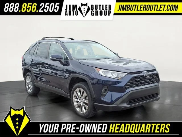 Used 2021  Toyota XLE Premium image 28