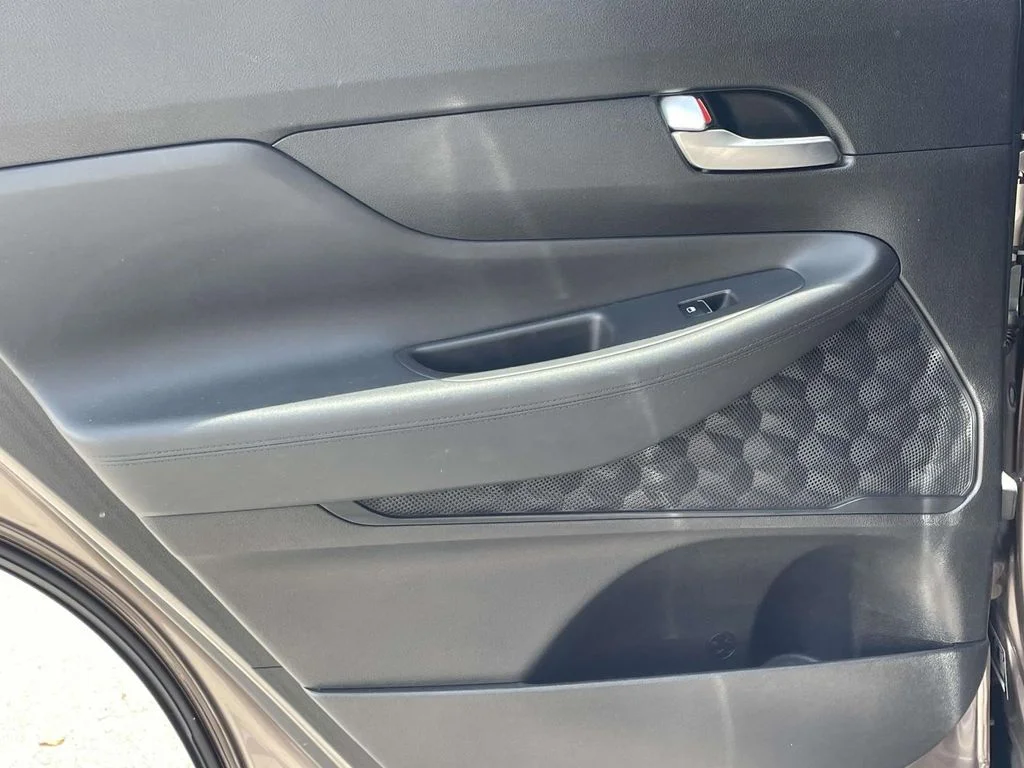 Used 2019 Brown Hyundai SE image 9