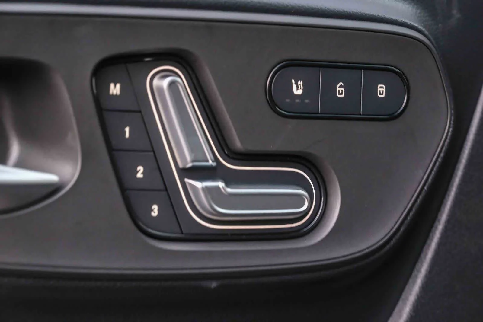 New 2026 Obsidian Black Metallic Mercedes-Benz Passenger 144WB High Roof AWD 2.0L I4 Diesel Turbo image 30