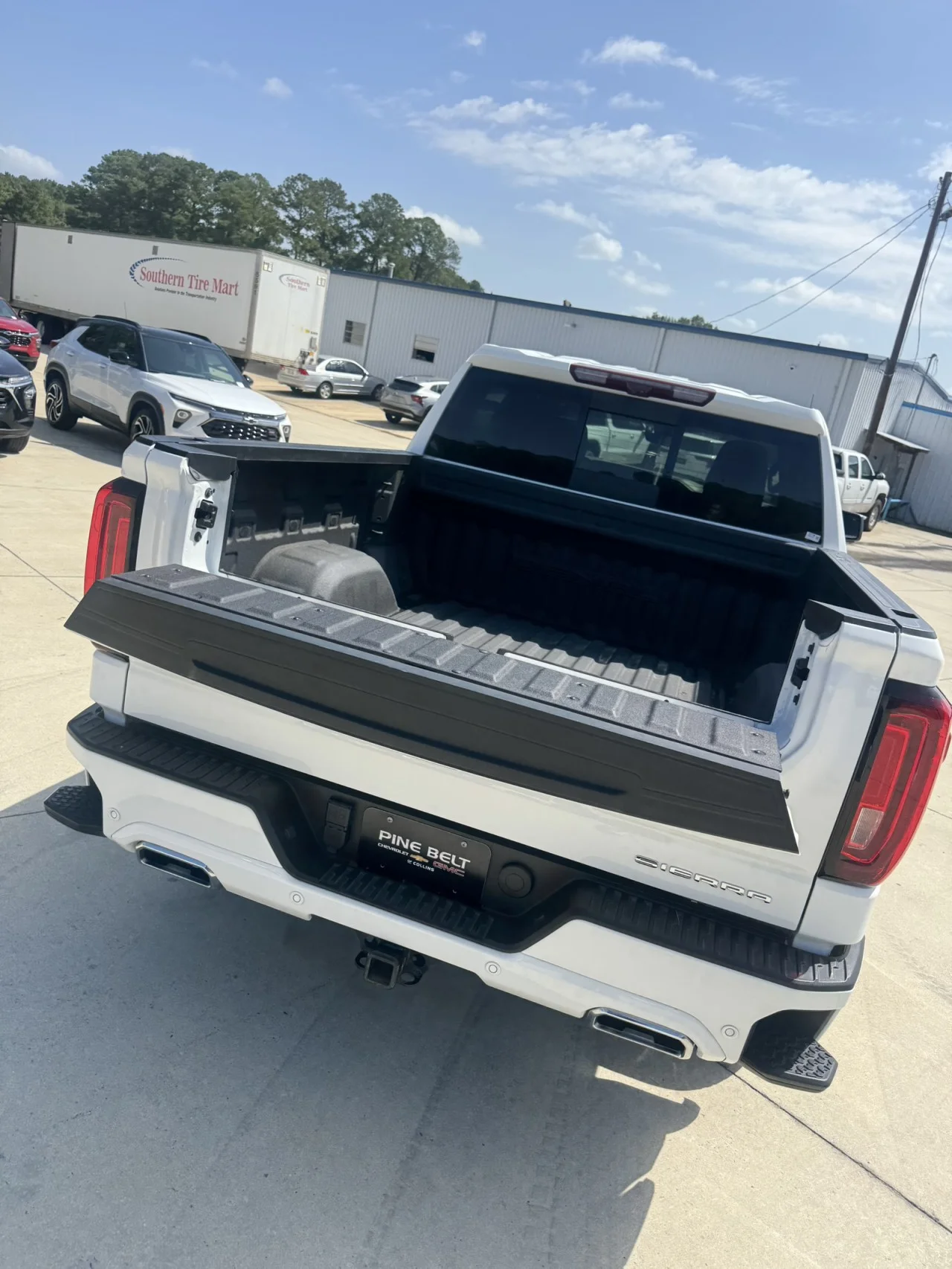 Used 2023 SUMMIT WHITE GMC Denali image 8