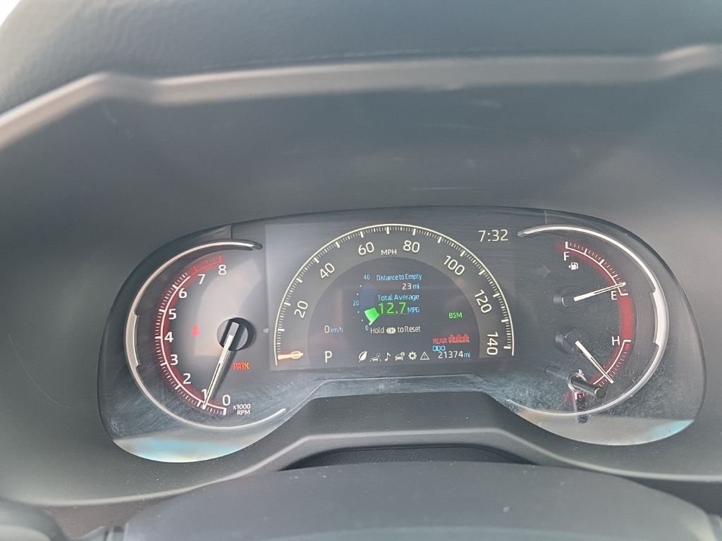 Used 2025 White Toyota LE image 18