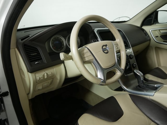 Used 2013 Ice White Volvo T6 w/ Platinum Pkg & Climate Pkg image 10
