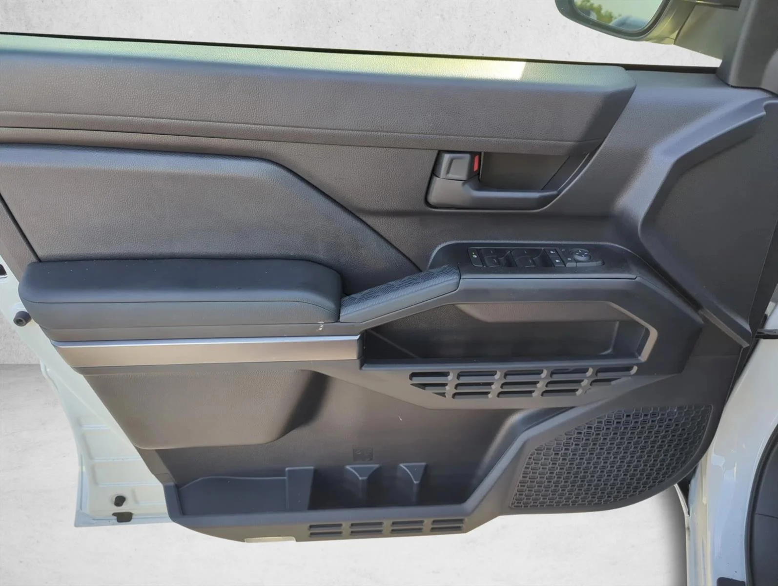 Used 2025 Ice Cap Toyota SR5 image 8
