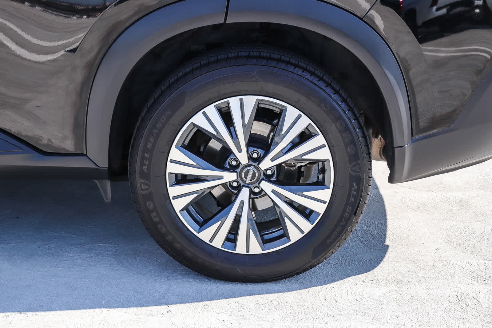Used 2022 Super Black Nissan SV image 12