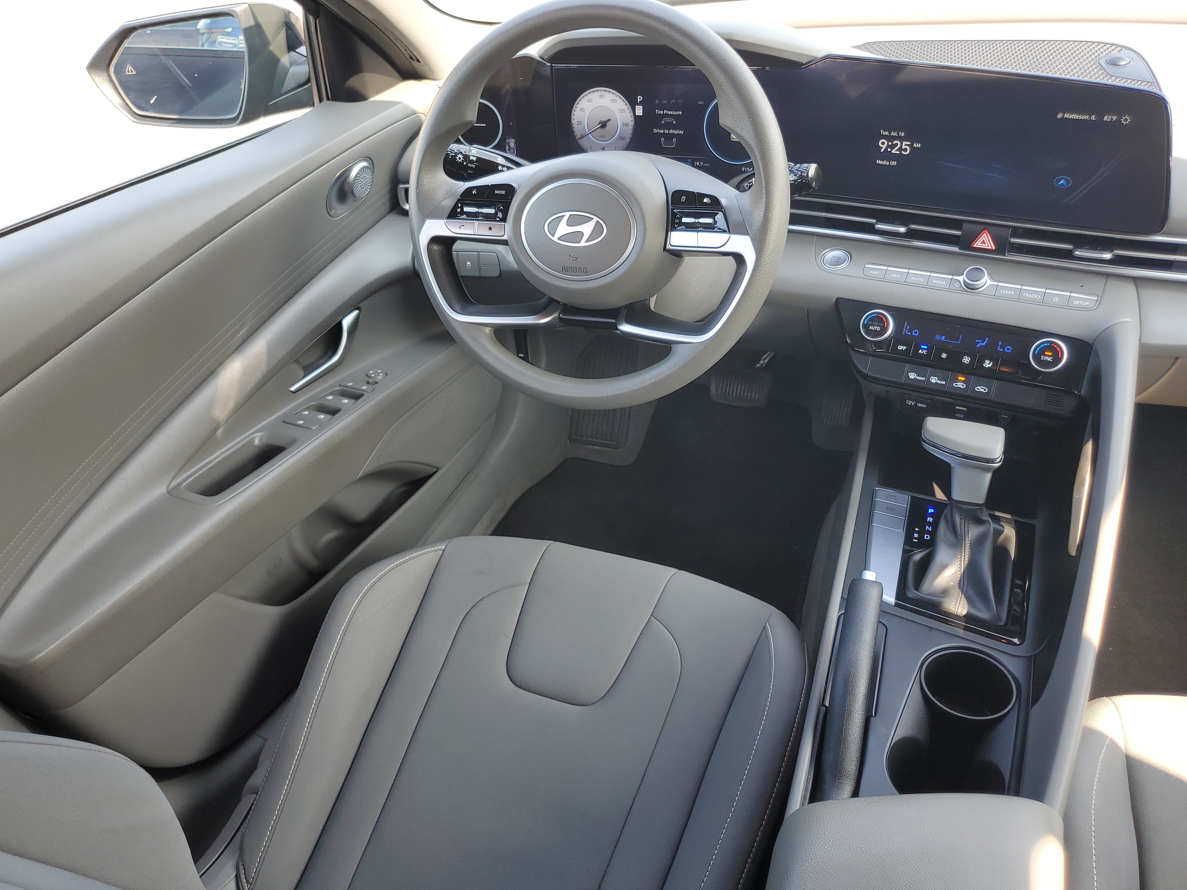 Used 2024 Abyss Black Hyundai SEL image 14