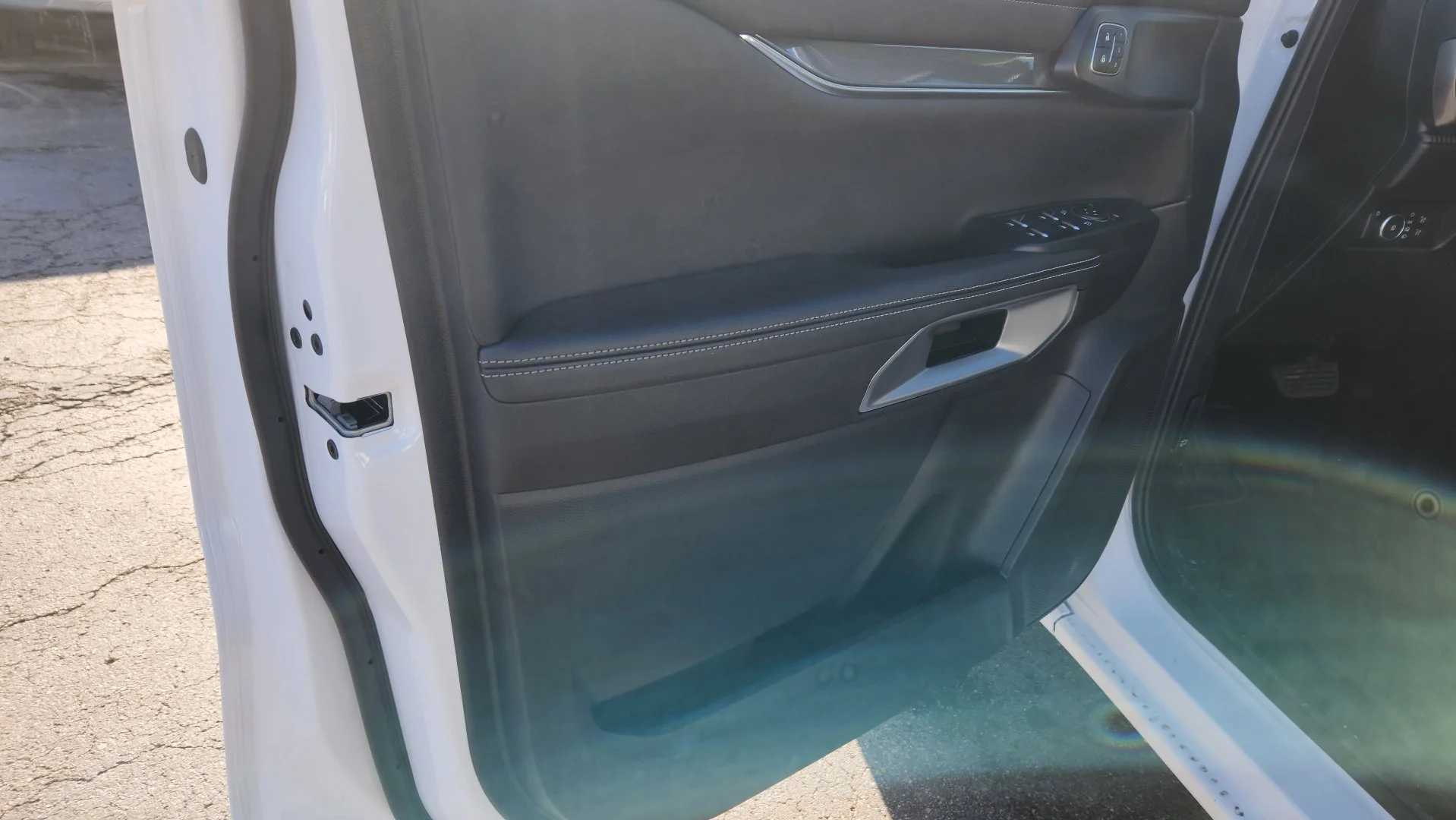 New 2025 Oxford White Ford LARIAT image 23