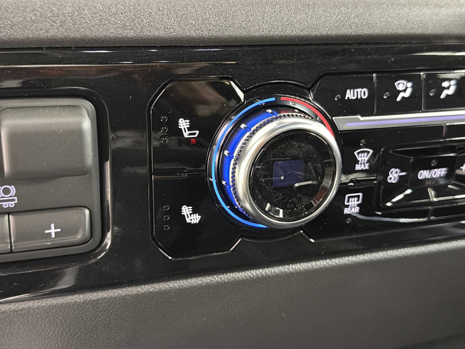 New 2026 Onyx Black GMC Elevation image 29
