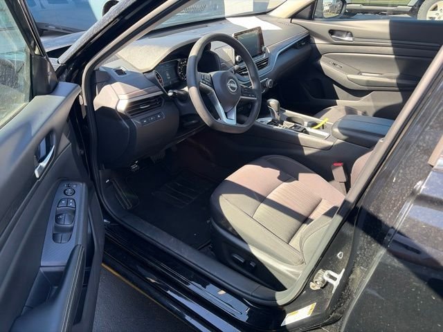 Used 2025 Black Nissan 2.5 SV image 6