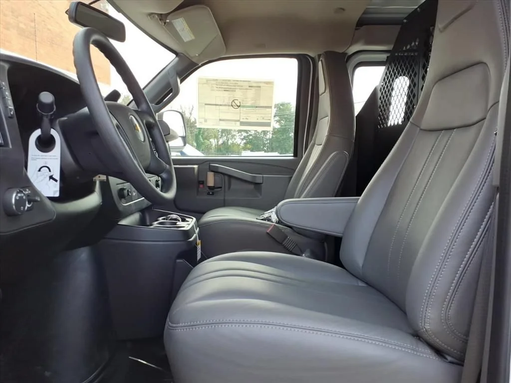 2025 Chevrolet Express Cargo Work Van - Photo 14
