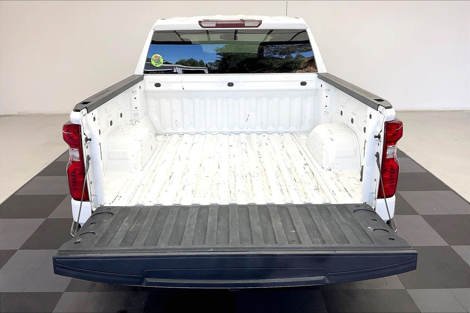 Used 2025 Summit White Chevrolet LT image 27