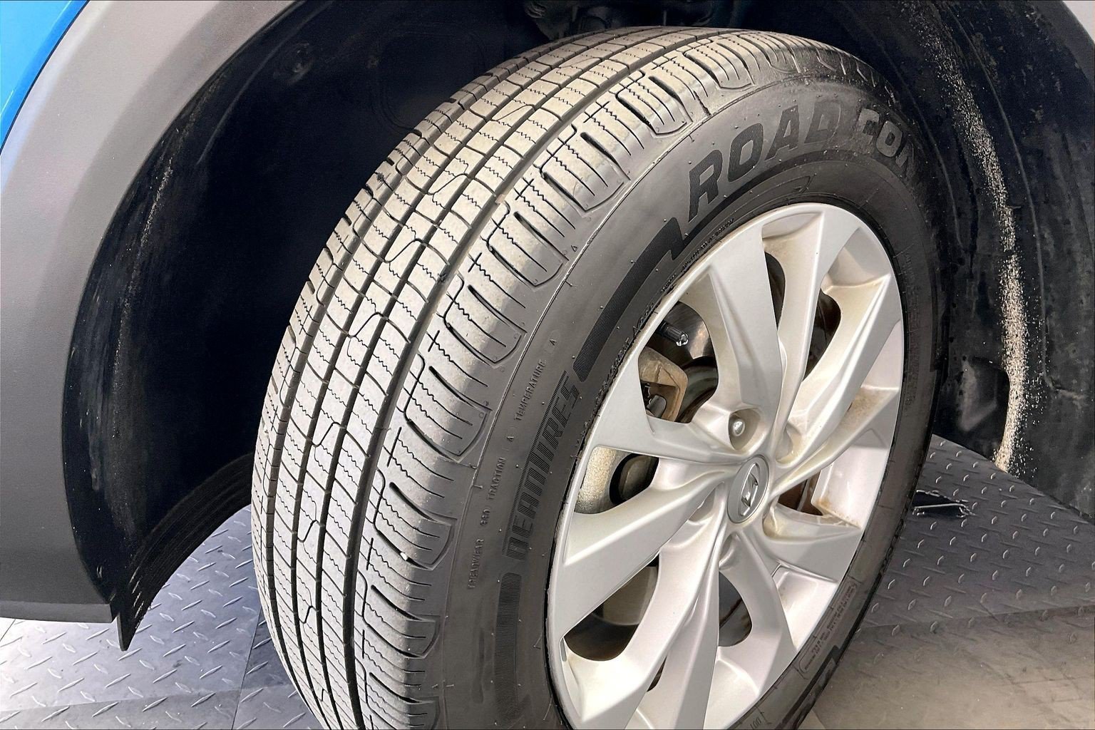 Used 2020 Aqua Blue Hyundai Value image 33