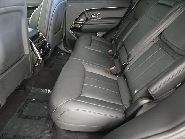 Used 2023 Gray Land Rover SE Dynamic image 5