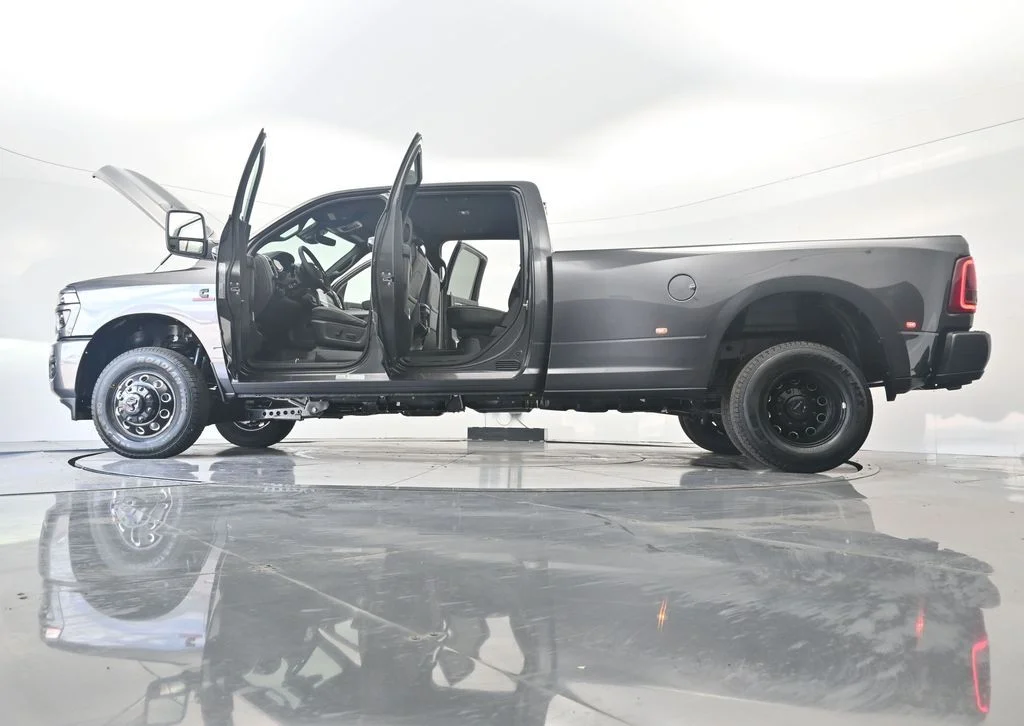 New 2026 Granite Crystal Metallic Clear-Coat Exterior Paint RAM Laramie image 50