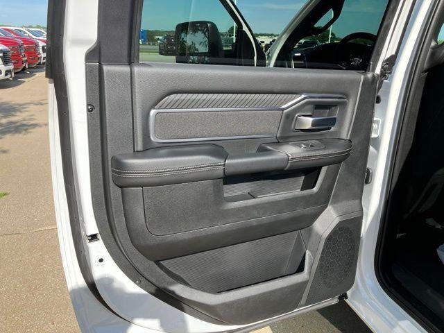New 2026 Bright White Clear-Coat Exterior Paint RAM BIG HORN image 19