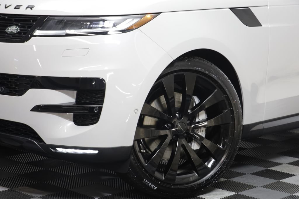 New 2026 Borasco Grey LAND ROVER SE image 4