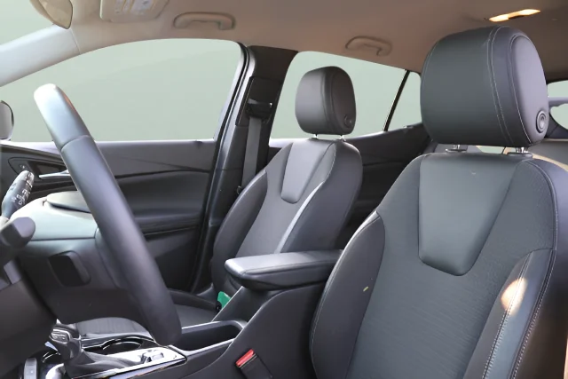 Used 2021 Blue Buick Preferred image 13