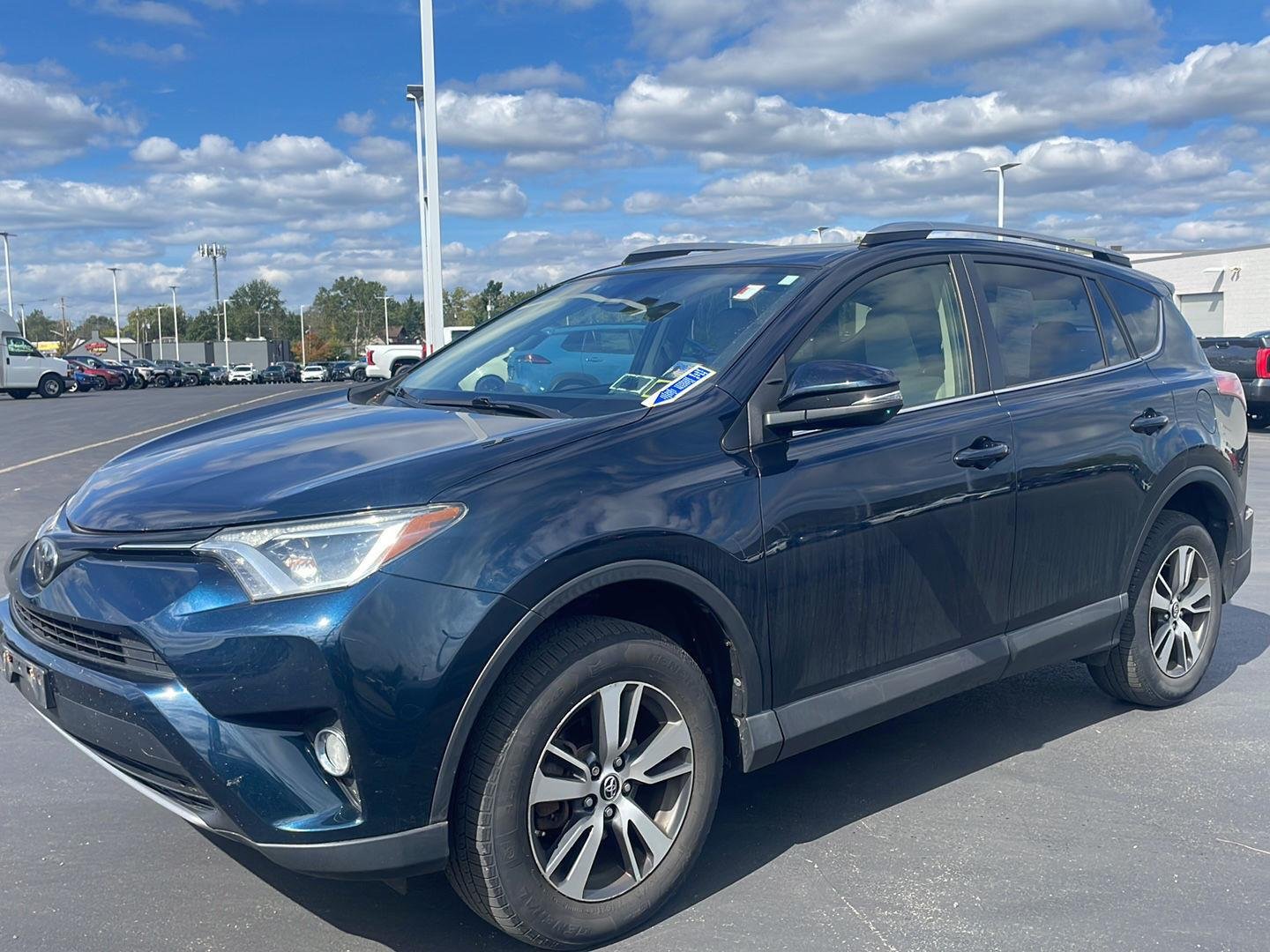 Used 2018 Galactic Aqua Mica Toyota XLE image 9