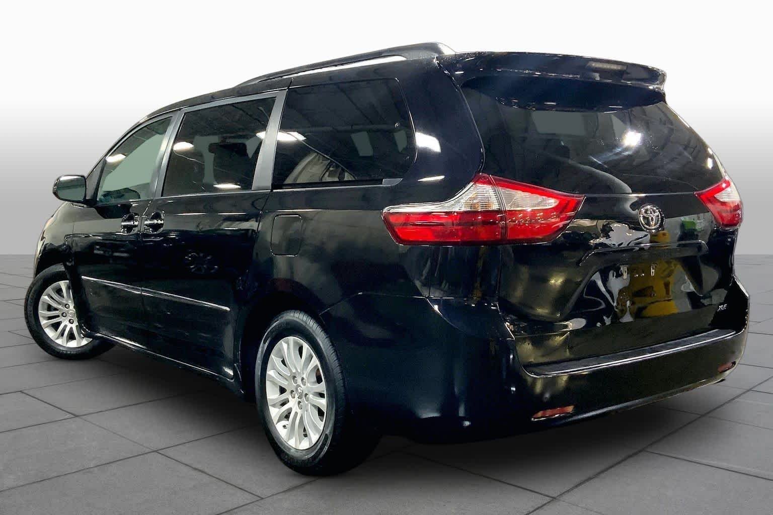 Used 2017 Midnight Black Metallic Toyota XLE Premium image 12