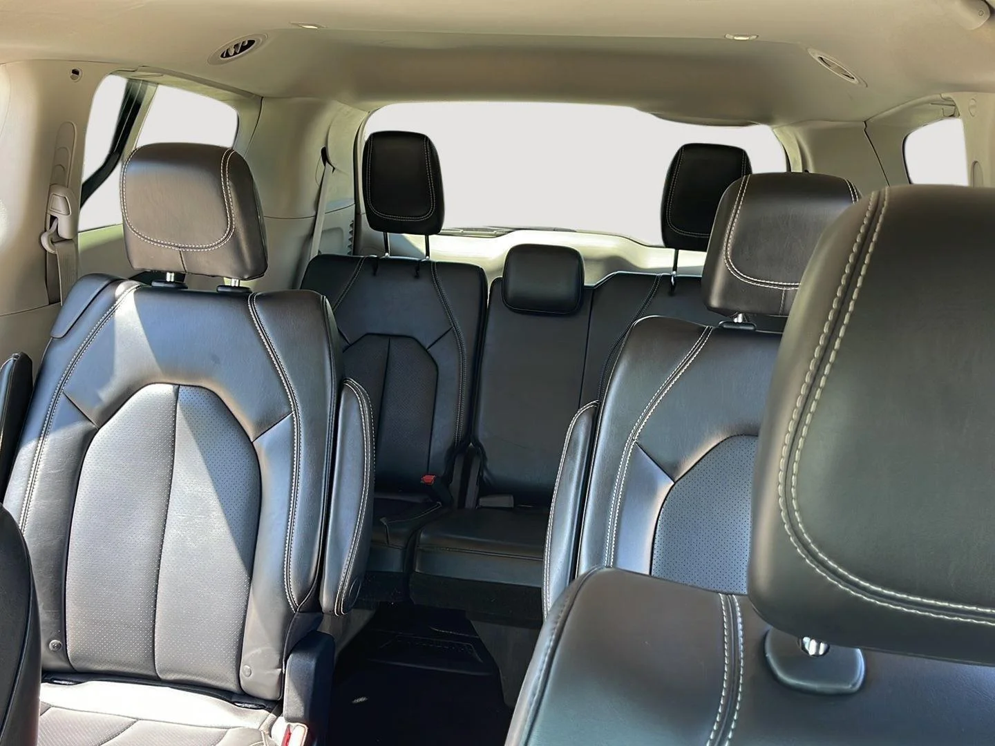 Used 2023 Fathom Blue Pearlcoat Chrysler Touring L image 30