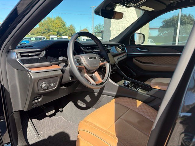 Used 2024 Black Jeep Summit image 3