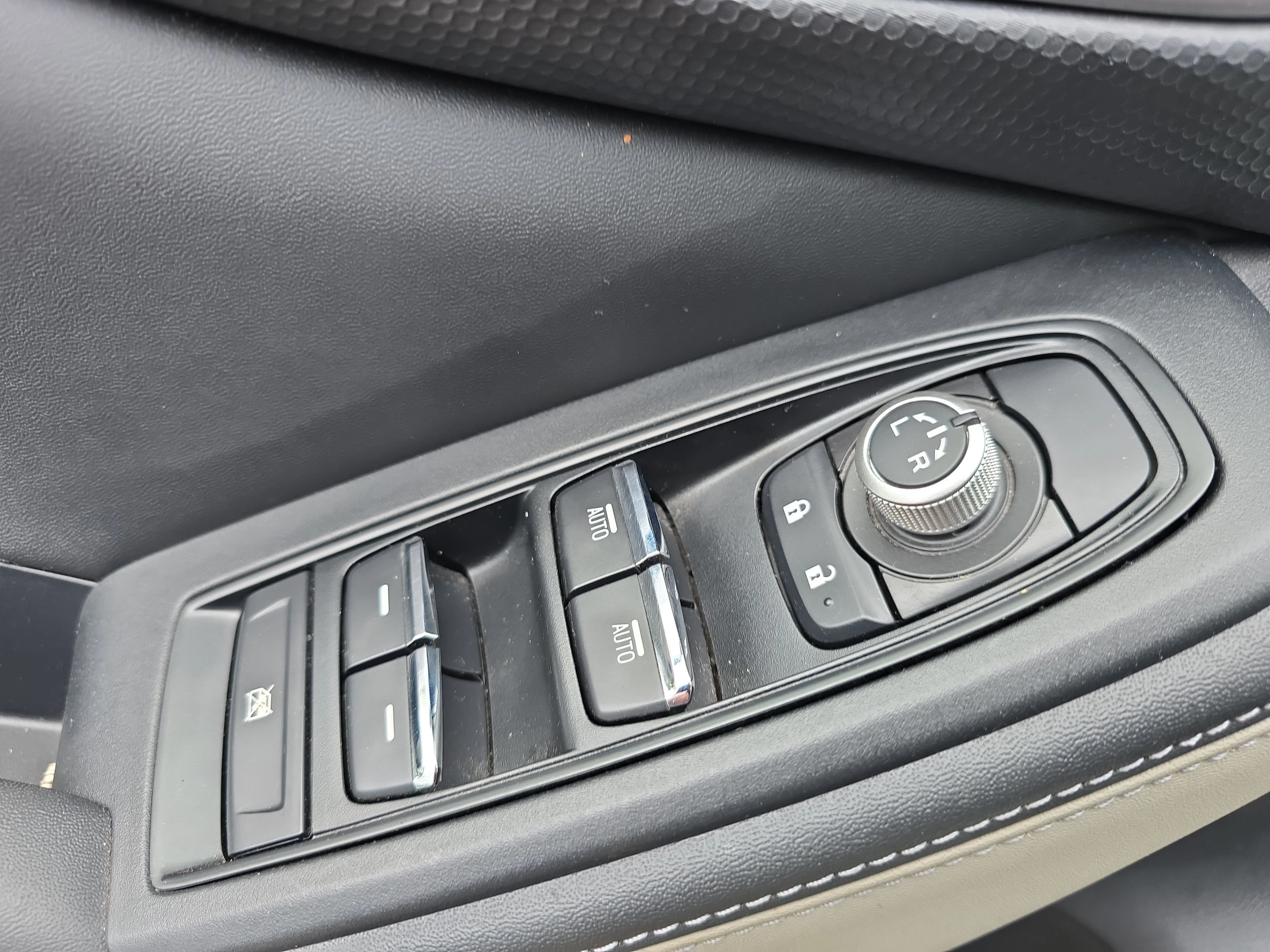 Used 2023 Crystal White Pearl Subaru Limited image 19